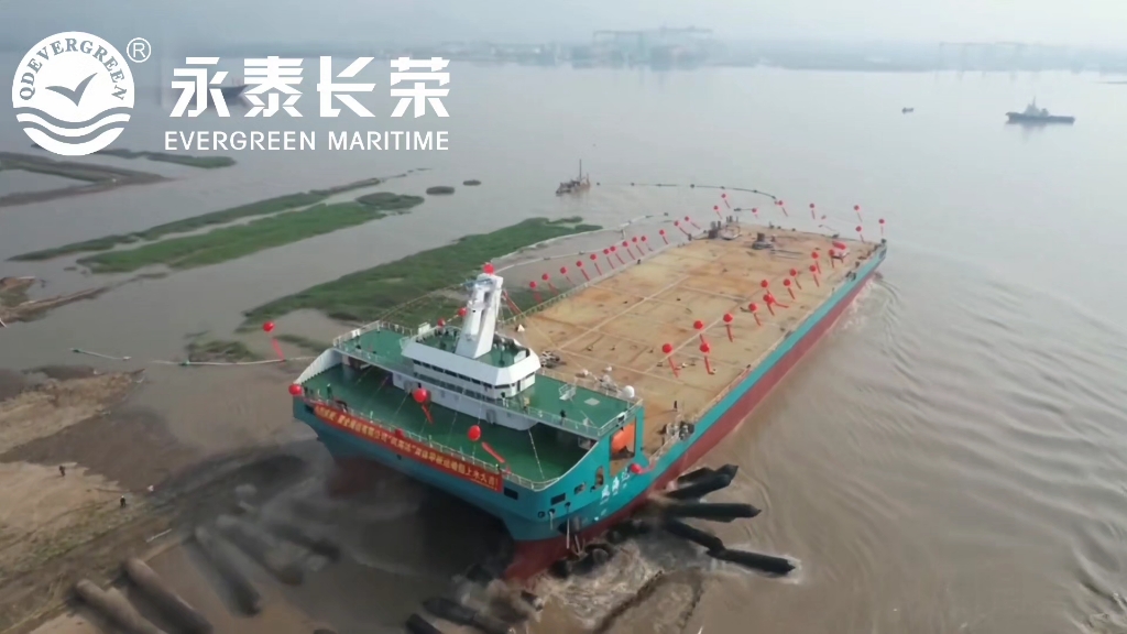 2023 年 6 月,全球首艘江海直達DP2多用途雙體運輸接駁船&ldquo;風海達&ldquo;在浙江臺州方振船業(yè)采用氣囊上排下水順利吉水。